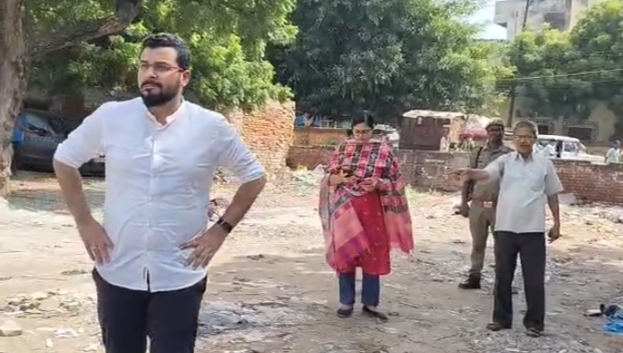 नाला-नालियों की बदहाल स्थिति पर नगर आयुक्त सख्त, नेचर ग्रीन पर लगाया 10 लाख का जुर्माना