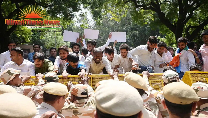 जंतर-मंतर पर CEC ज्ञानेश कुमार के खिलाफ प्रदर्शन, दिल्ली पुलिस ने दर्ज कीं 3 FIR