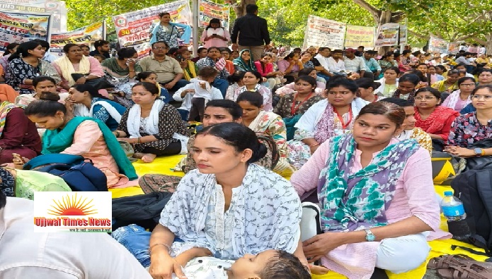 नौ दिन से हड़ताल पर सीएचओ, गांवों में स्वास्थ्य सेवाएं प्रभावित