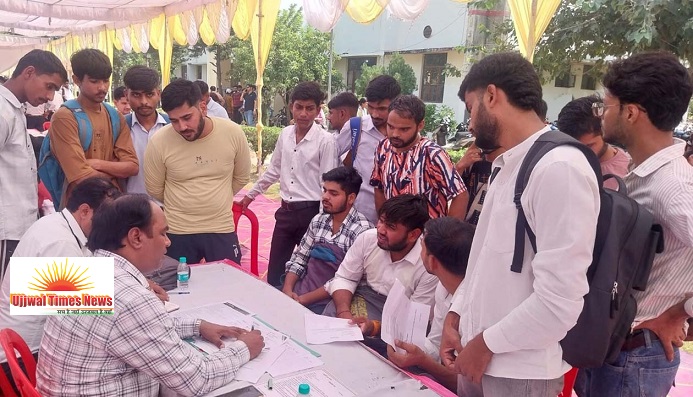 खेकड़ा में युवाओं ने हुनर और नवाचार का किया प्रदर्शन