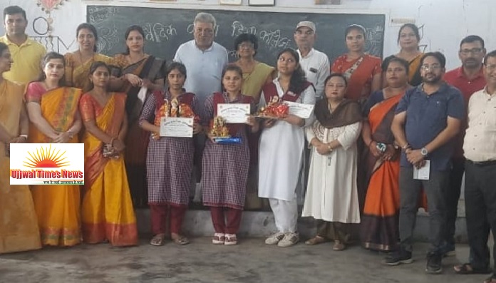 कॉलेज छात्राओं ने बनाई भव्य सांझी माई, प्रबंधन ने सराहा, अभिमन्यु गुप्ता ने किया पुरस्कृत