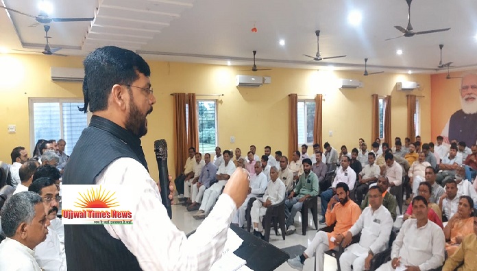 सेवा संकल्प अभियान को जन-जन तक पहुंचाने की तैयारी, भाजपा की बैठक में अनंत ओझा ने दिया जीत का मंत्र