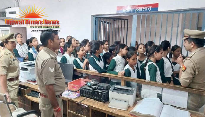 मिशन शक्ति के तहत छात्राओं ने जानी कोतवाली की कार्यप्रणाली