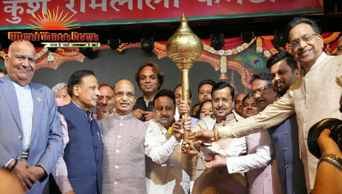 लवकुश रामलीला में केवट बने मनोज तिवारी, अभिनय देख मुस्कुराए भाजपा अध्यक्ष नितिन नवीन; रामलीला के भावुक प्रसंगों ने बांधा समां