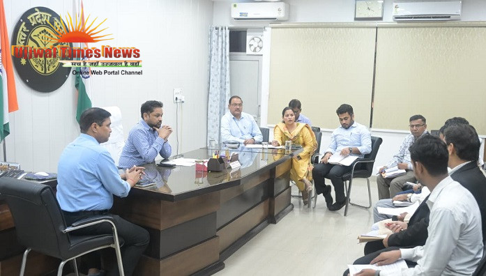 निर्वाचक नामावलियों के विशेष संक्षिप्त पुनरीक्षण को लेकर डीएम ने की राजनीतिक दलों के प्रतिनिधियों के साथ बैठक