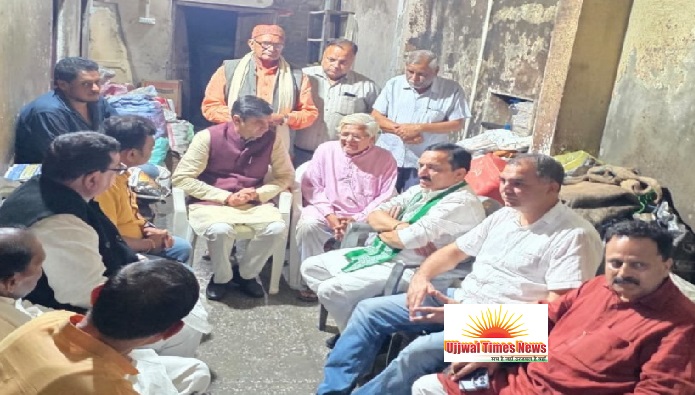 आगजनी के शिकार व्यापारी परिवार से मिले रालोद प्रदेश अध्यक्ष, हरसंभव मदद का दिया आश्वासन