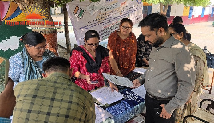 मतदाता सूची में नाम दर्ज कराने को विशेष अभियान दिवस, डीएम ने बूथों का किया निरीक्षण