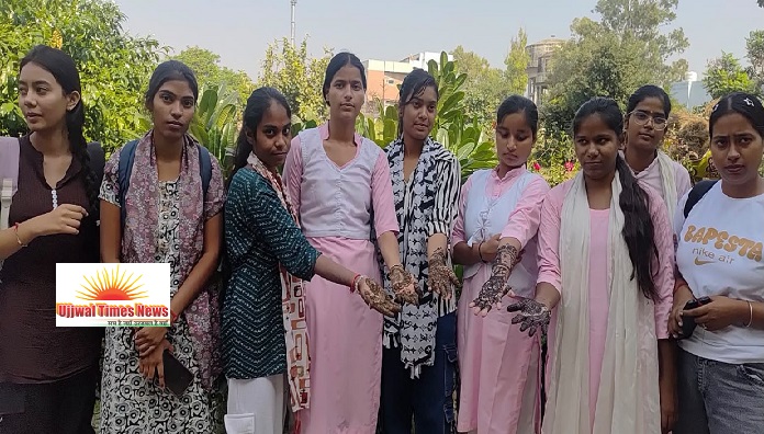 जैन गर्ल्स डिग्री कॉलेज में रासेयो शिविर में मेहंदी की छाप, इकरा ने प्रथम तो रिया ने हासिल किया द्वितीय स्थान